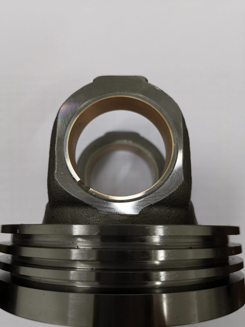 Piston de coulée en acier d'investissement pour le marché du moteur CAT 3116